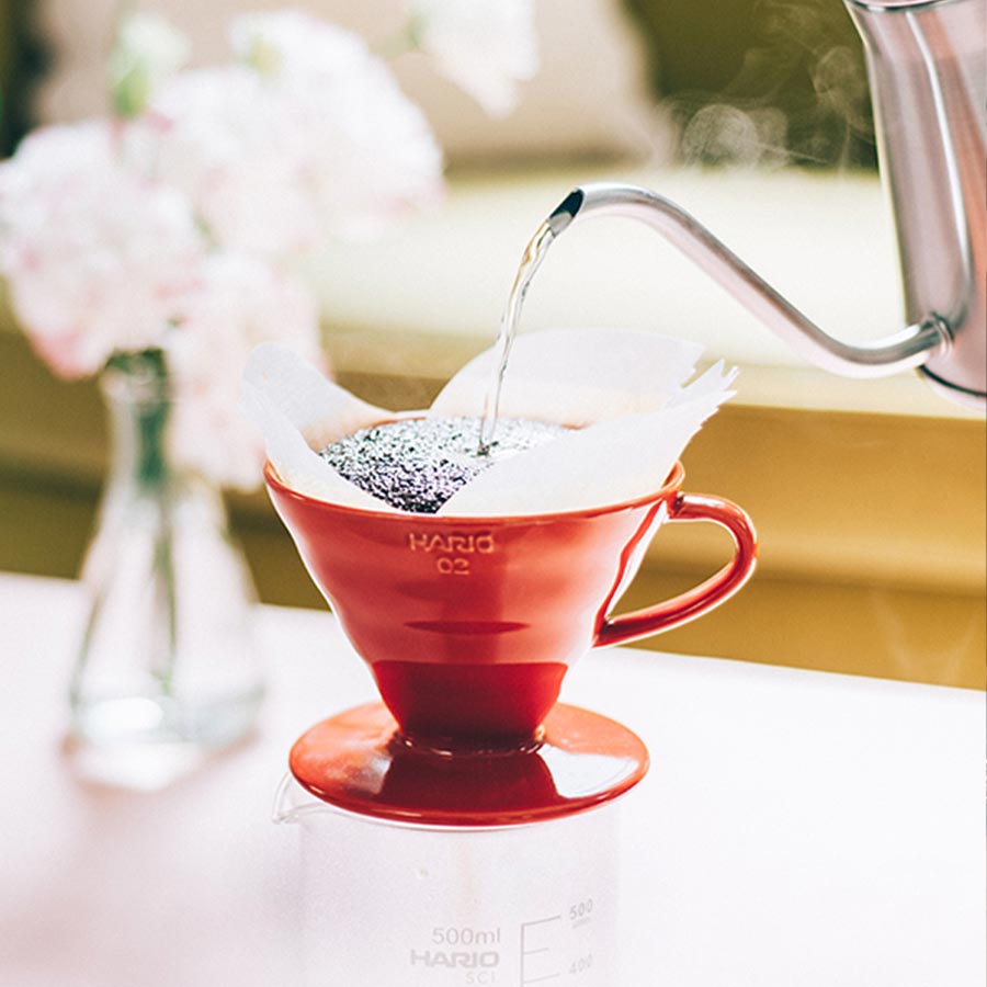 Hario - Dripper | Handfilter V60 Größe 02 Porzellan rot